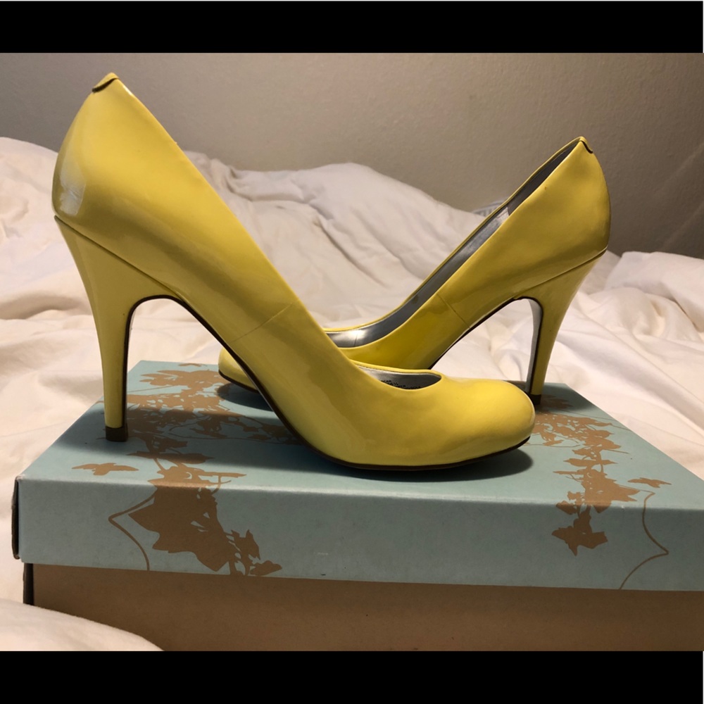 Jessica Simpson patent leather pumps